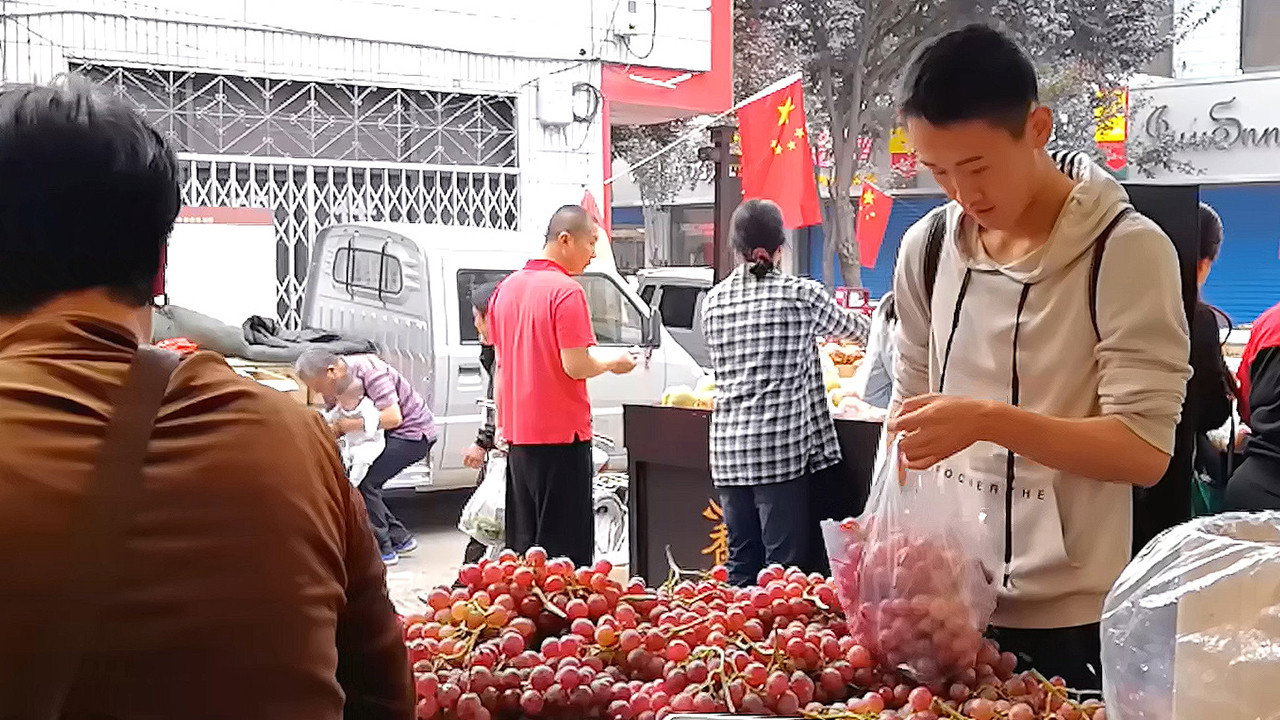 彩色葡萄劇照
