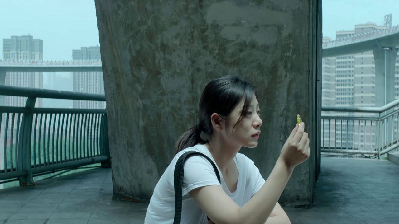 淡藍琥珀劇照