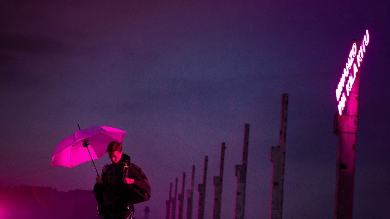 電子雲層下劇照