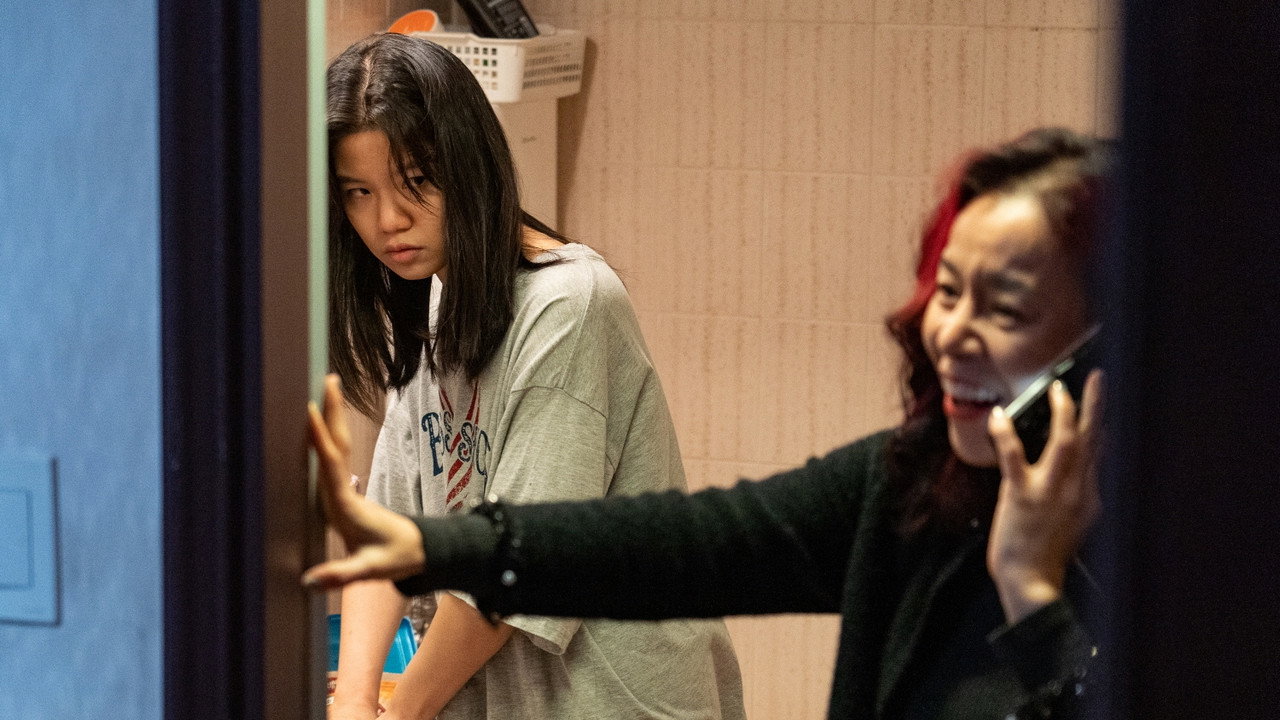 兩位穿著同樣內衣的女子劇照